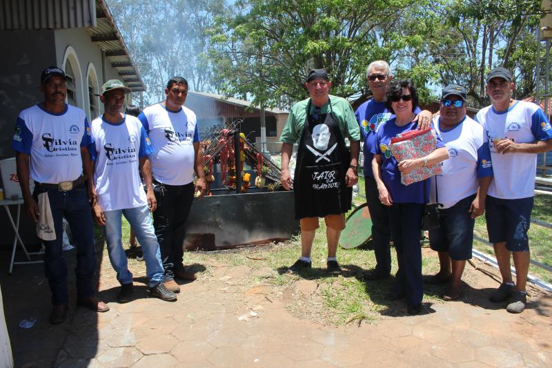 Equipe de churrasqueiros recebe o presidente do HRCPP, Francelino Magalhães e a esposa Mercedes