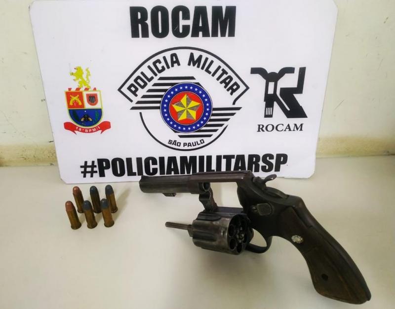 Polícia Militar - Polícia encontrou um revólver calibre 38, com capacidade para seis tiros