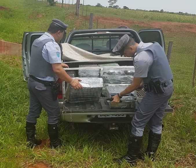 Polícia Militar Rodoviária - No interior do veículo foram localizados tabletes de maconha