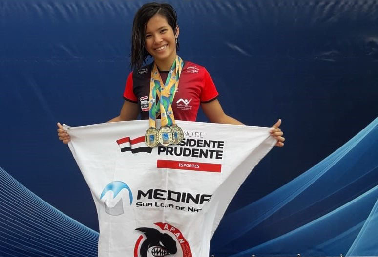 Cedida / Pepé - Camila Kanegaki, destaque da equipe, não deu chance para as suas adversárias