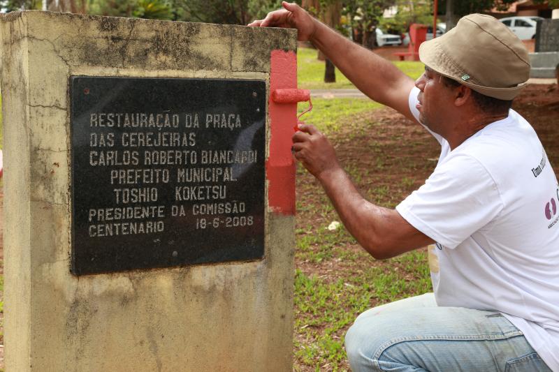 Pedro Silva - Entidade está pintando as instalações da praça para revitalizá-la