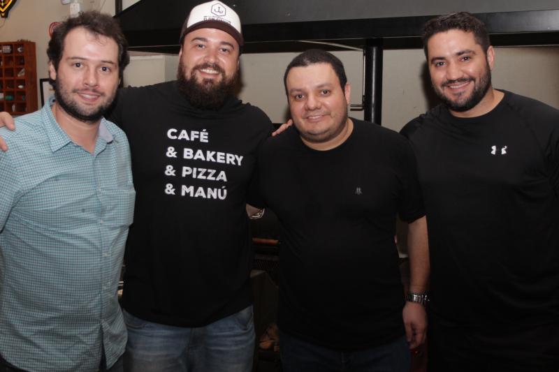 Walter Neto, Gustavo Leonel, Luciano Pacheco e Rodolpho Rocha no Casimiro Bar B.Q.