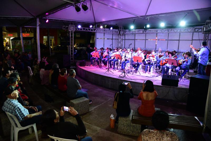 Paulo Miguel: Cantatas, que seguem até domingo, emocionam público presente na Praça Nove de Julho