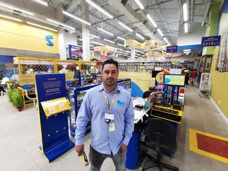 Julio de Freitas Santana gerencia a mega loja da rede Petz em Presidente Prudente