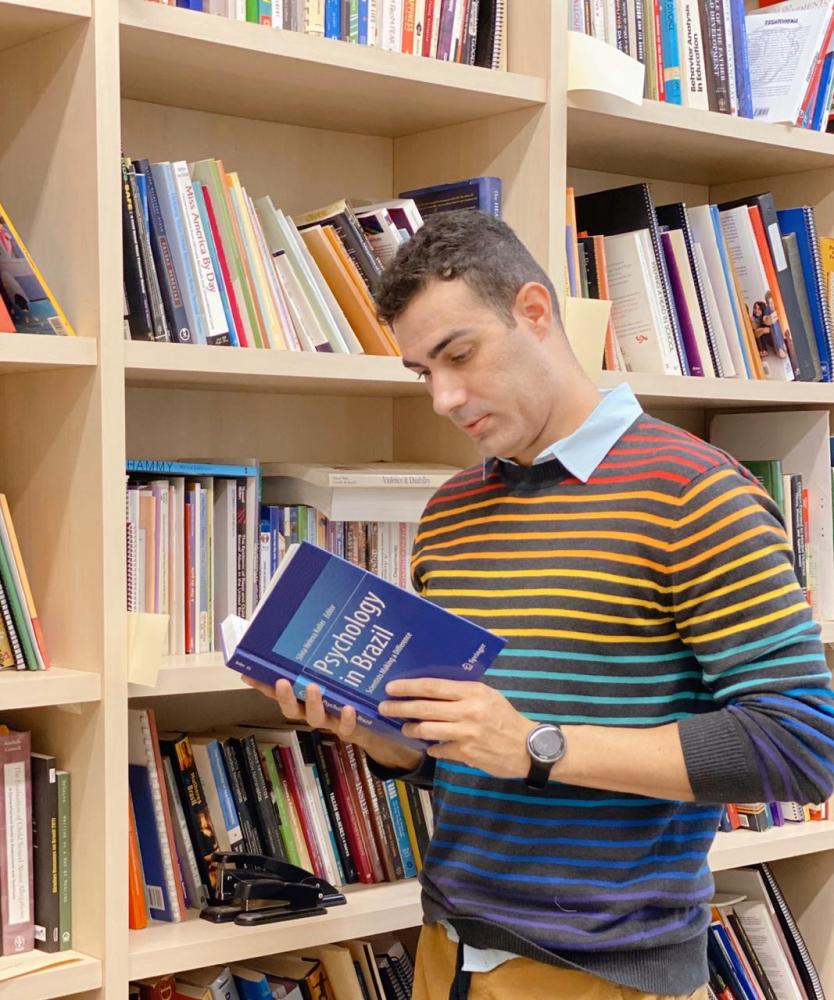 Foto: Miguel Toninato/CedidasPadre Rafael Contini foi aprovado na única vaga para doutorado na UFScar (Universidade Federal de São Carlos) em psicologia