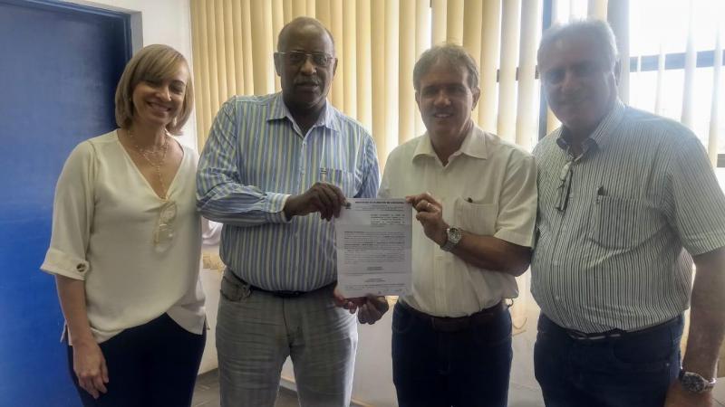  Secretaria Municipal de Saúde de Rancharia, Ana Tereza Silva Maia de Araújo, Manoel Dionísio Filho, prefeito Alberto César Centeio de Araújo e presidente da Lumen, Mauro  de Paula Trojillo.