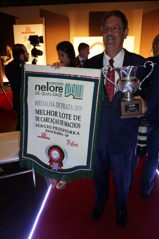 Sergio Pzepiorka, do Boitel Chaparral, de Rancharia, recebeu o prêmio "Melhor Lote de carcaças de machos" 2019