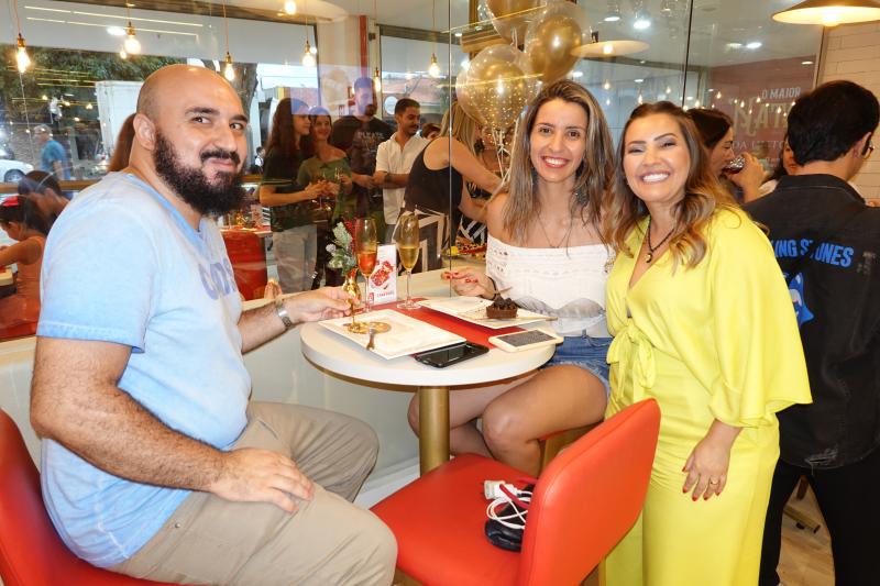  Thiago Alves Lopes e Lorena vieram de Minas para cumprimentar a amiga Mara Cakes