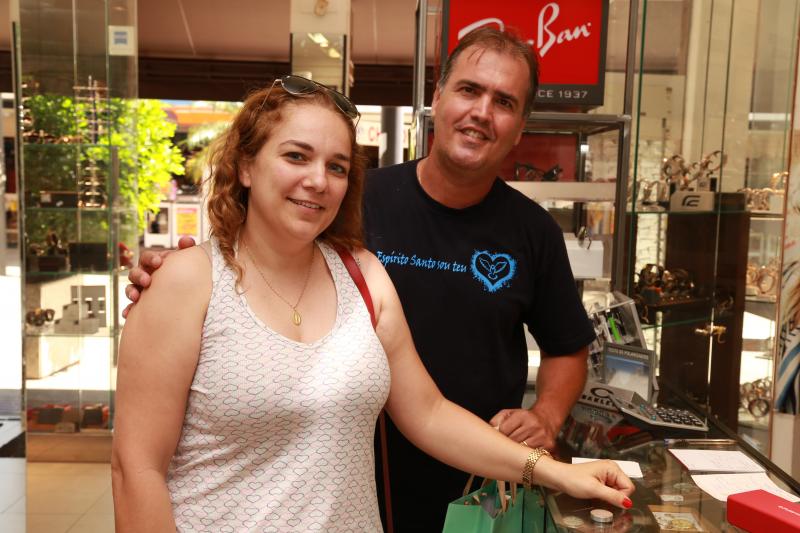 Isadora Crivelli - Waleska e seu marido foram trocar o presente de Natal e acabaram fazendo compras