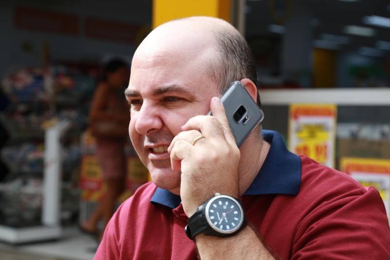 Isadora Crivelli - Luiz não possui telefone fixo, resolve tudo pelo telefone celular