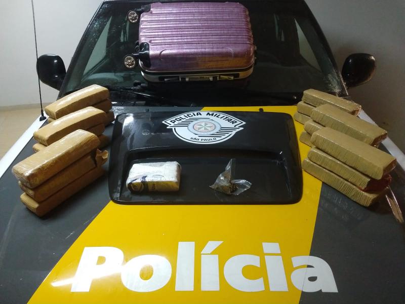 Polícia Militar Rodoviária - Droga foi localizada dentro da mala da passageira