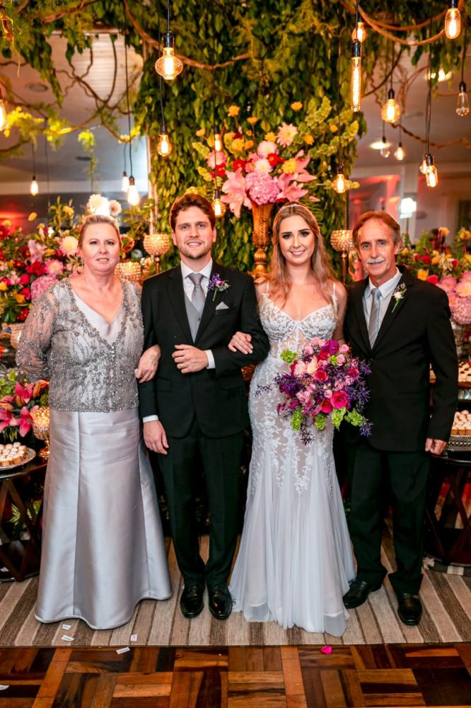 Matheus e Marihá com os pais da noiva, Juarez Krieger e Emilia Maria Luchtenberg