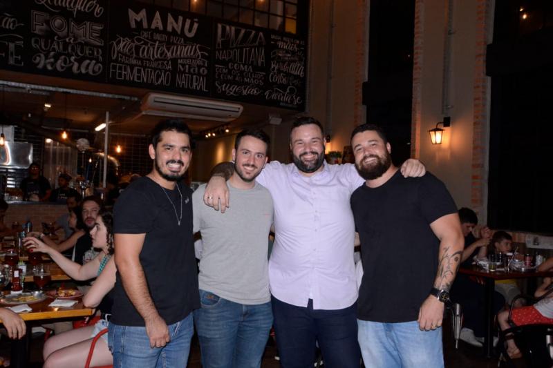 Elizabeth Santos: André Tamaoki, Luis Zaneti, André Schwenck e Gustavo Leonel comemoram 1 ano de Manú Bakery