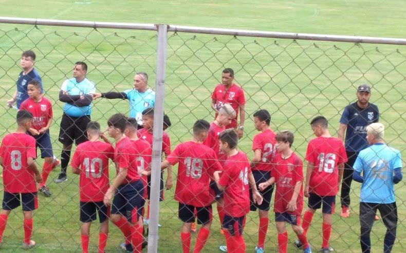 Cedida - Meninos do Sub-14 minutos antes da partida na manhã de ontem