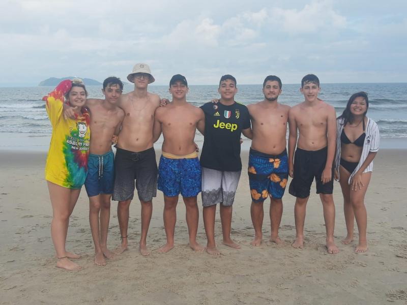 Passageiros da agência Vencestur, na Praia de São Francisco do Sul, em Santa Catarina