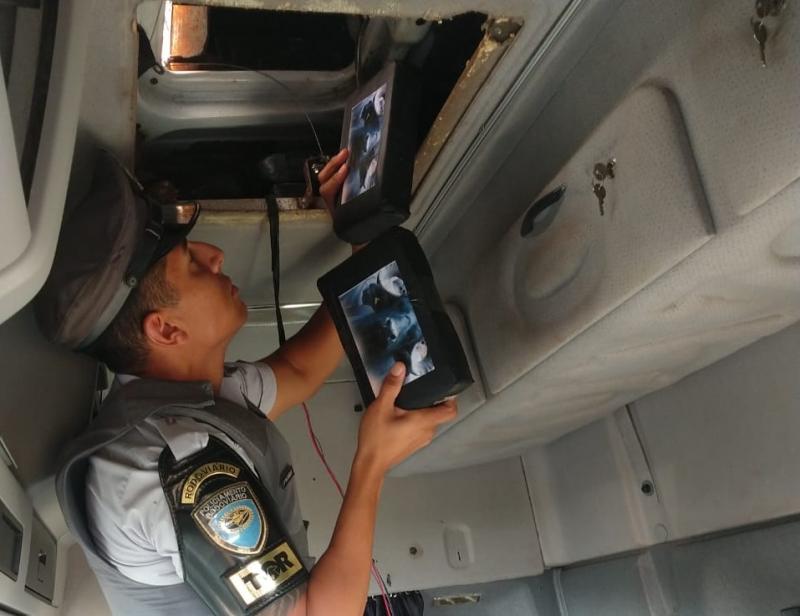 Polícia Militar Rodoviária - Droga era transportada em caminhão-trator tracionando dois semi-reboques basculantes