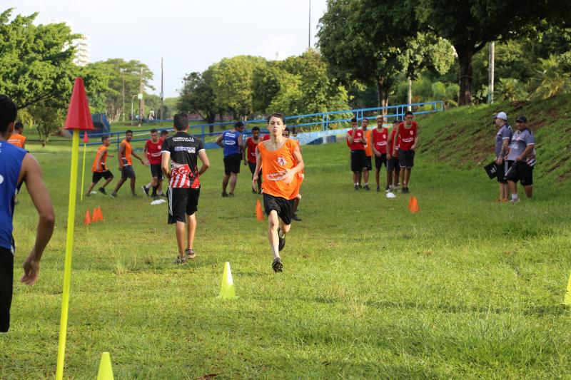 Weverson Nascimento - Meninos fizeram primeiro treino do ano na tarde de ontem, no Parque do Povo