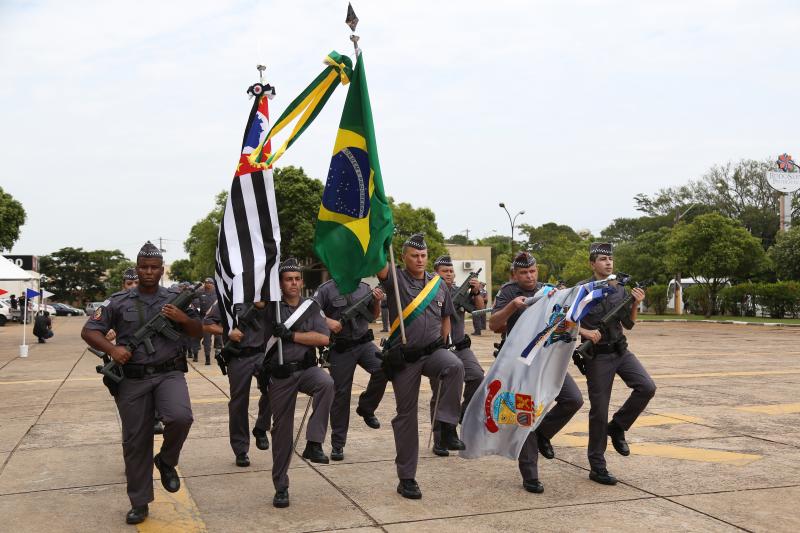 Isadora Crivelli - Policiais militares desfilaram durante a cerimônia de aniversário do Comando