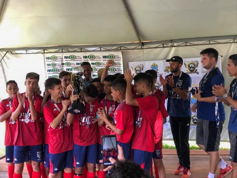 Cedida - Meninos do Grêmio Prudente/Semepp comemoram o vice-campeonato