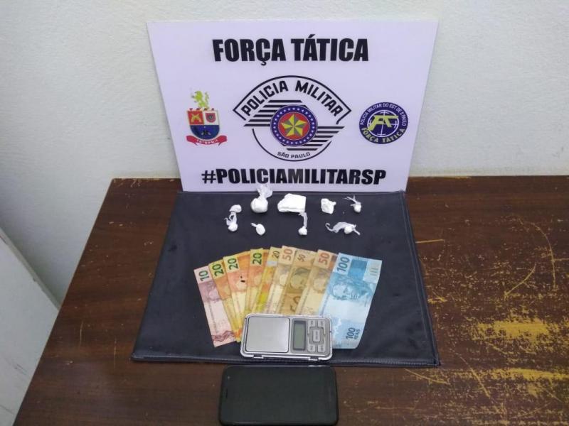 Foto: Polícia Militar – Polícia apreendeu drogas, dinheiro e aparelho celular