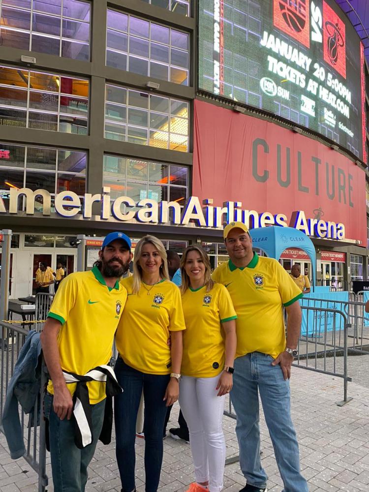 Kleber Redivo Grisolia, Deborah Nascimento, Thiago Cabriotti e Heidy na NBA, pela Koemtur