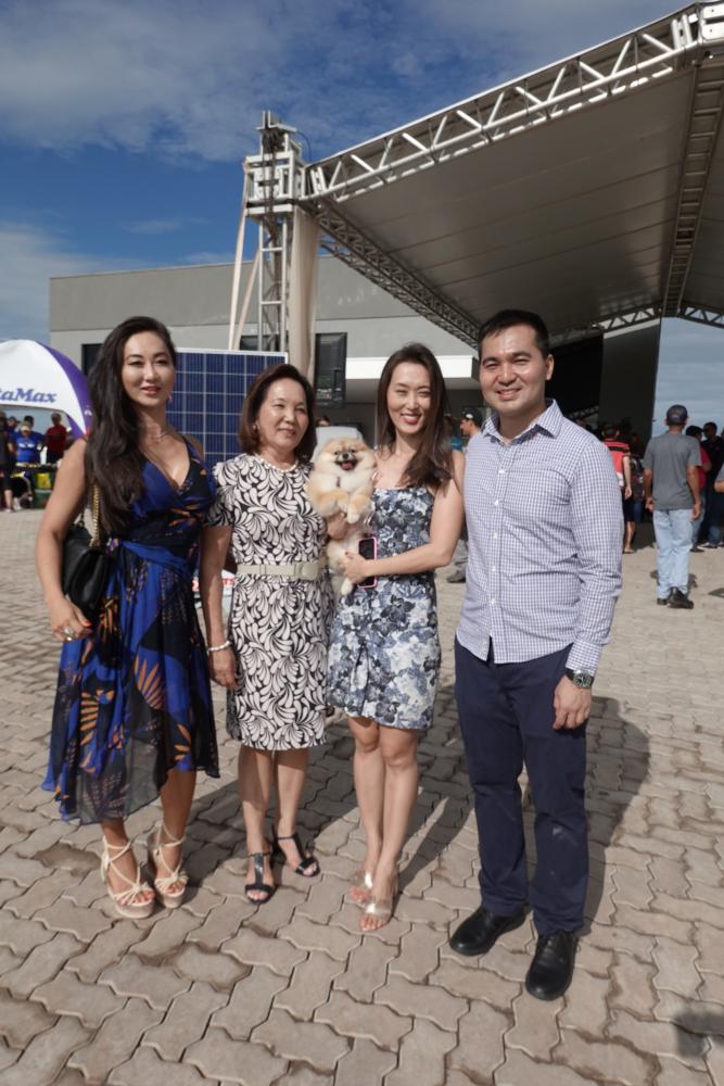 Dona Julia Matsuda, as filhas Kátia e Aline, e o filho Leonardo, recepcionaram os convidados na inauguração do Portinari II