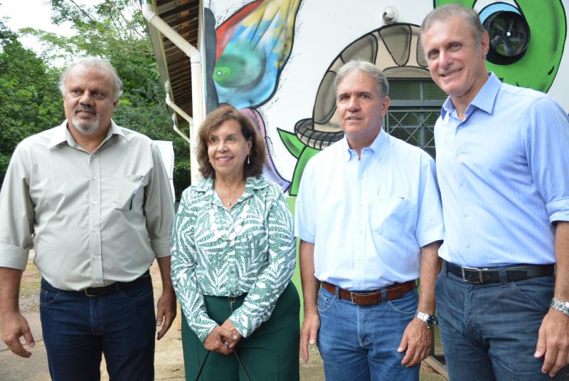Os prefeitos Itamar dos Santos Silva (Narandiba), Almira Ribas Garms (Paraguaçu Paulista), Alberto Cesar Centeio de Araújo (Rancharia) e Nelson Bugalho (Presidente Prudente) na inauguração do Cetas