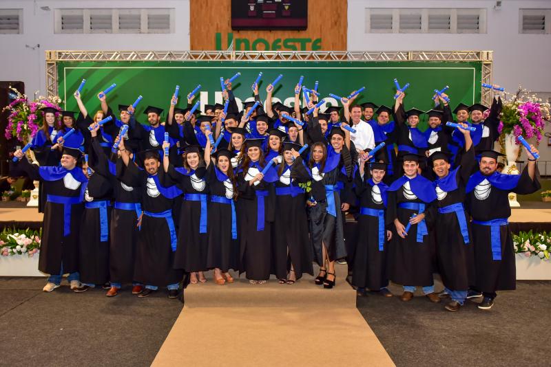 Formandos da 46ª turma do curso de Agronomia da Unoeste comemoraram o recebimento do grau acadêmico