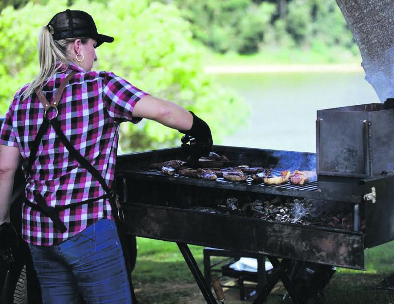 Cedida: Julia viajou a lugares a procura de conhecer de perto técnicas de churrasco