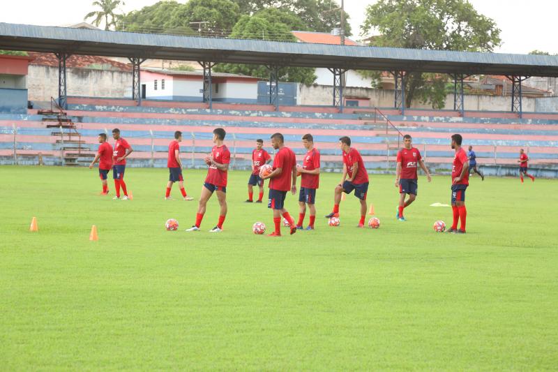 Fotos: Weverson Nascimento - Parte física e técnica dos jogadores são prioridades nos treinamentos iniciais do clube