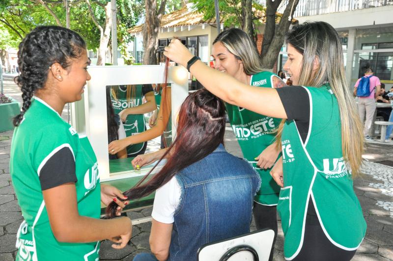 AI da Unoeste - Curso de Estética e Cosmética promoveu ação de corte e doação de cabelos