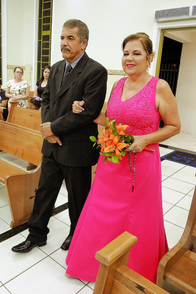 Ana Maria e Gisvaldo Pereira chegam à Capela Santa Isabel