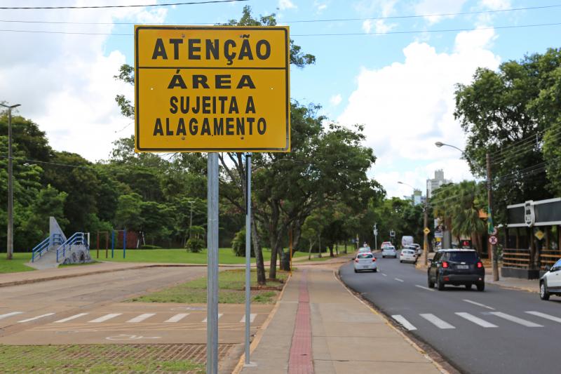 Weverson Nascimento - Placas foram instaladas em locais estratégicos onde há maiores riscos de inundações