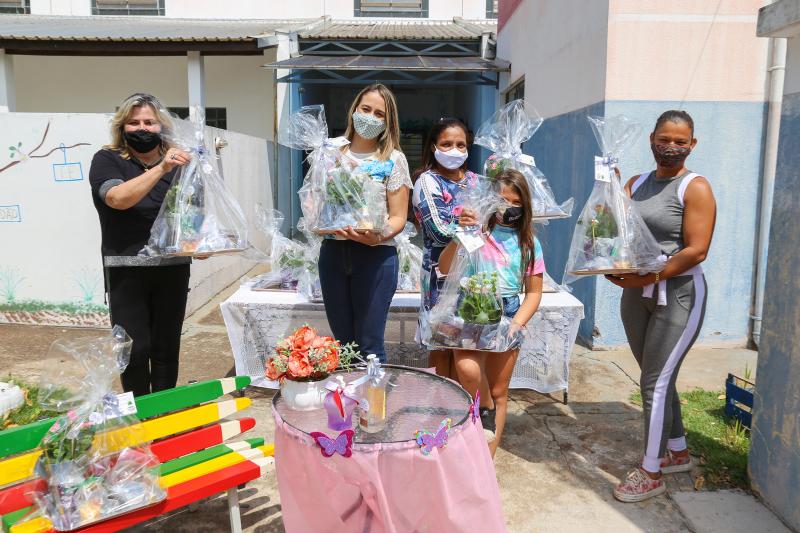 drive-thru da gratidão homenageia professores no dia deles em presidente prudente