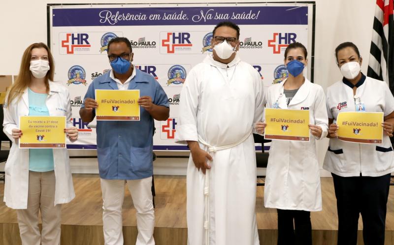profissionais de saúde do hospital regional de presidente prudente recebem primeiras doses da Coronavav