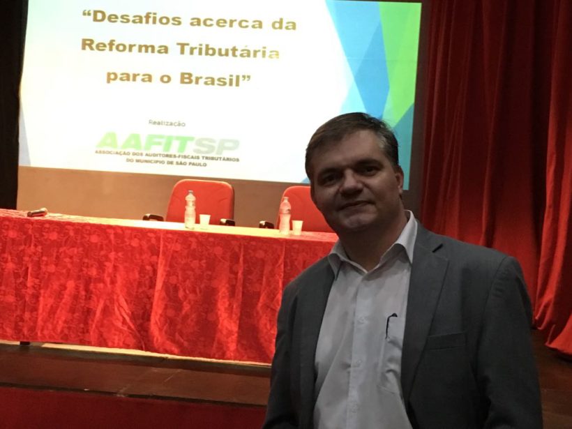 Colunista Rafael Aguirrezábal