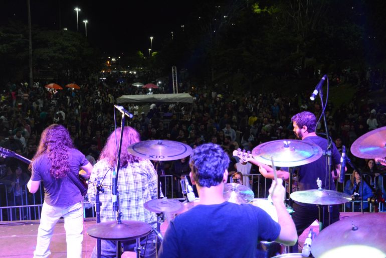 Divulgação/Iury Greghi, Bandas Semon e Karburalcool contagiam o público com o peso do rock no primeiro dia