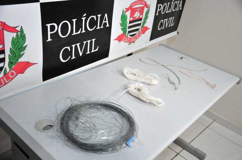 Marcio Oliveira, Materiais foram apreendidos nas residências dos suspeitos