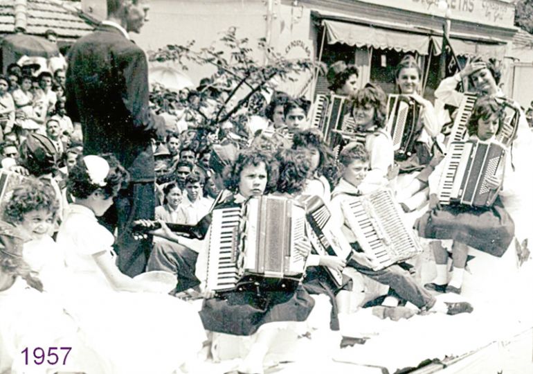 Foto: Acervo Museu e Arquivo Histórico, Alunos do Conservatório Municipal de Presidente Prudente desfilam no aniversário da cidade no ano de 1957