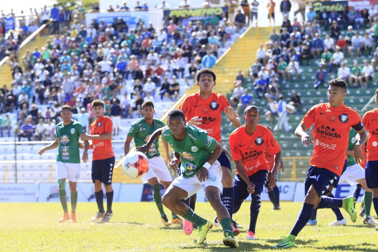 Divulgação/Marcos Limonti/AI da Francana, Defesa do time do Osvaldo Cruz sofreu com bolas levantadas na área