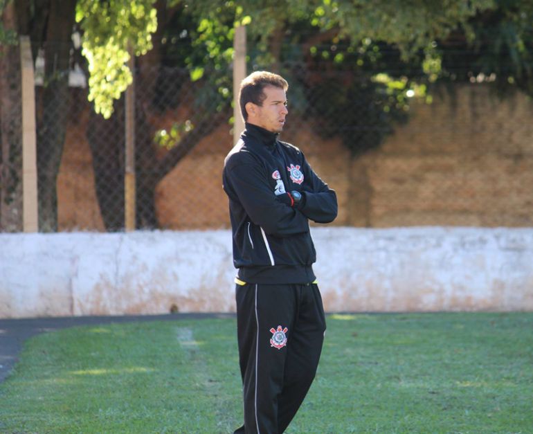 Cedida, Técnico comanda agora o profissional