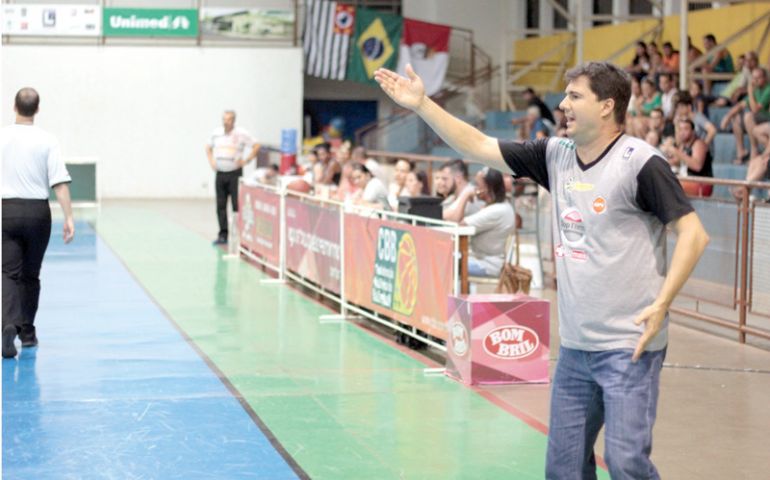 Arquivo, Mesmo diante das indefinições, treinador Flávio Prado prepara o time para o Paulista