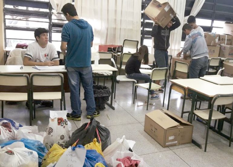 Cedida / Guilherme Assis, Peças de roupas foram arrecadadas por estudantes da Escola Estadual Monsenhor Sarrion