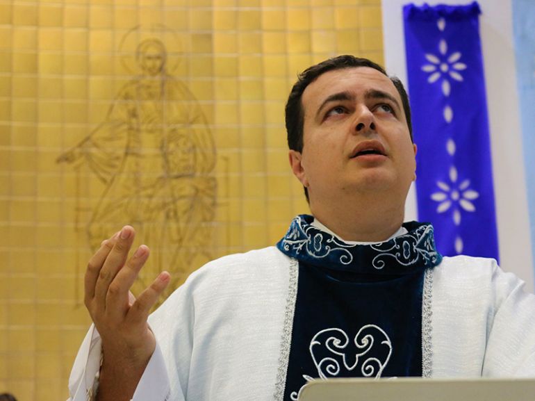 Reprodução, Padre Rodrigo roga ao Senhor: “Que nunca nos deixemos acomodar”