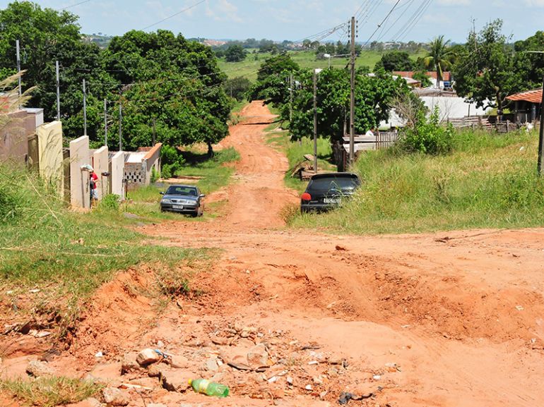 Marcio Oliveira, Sem asfaltamento, Rua Manoel Bandeira está esburacada