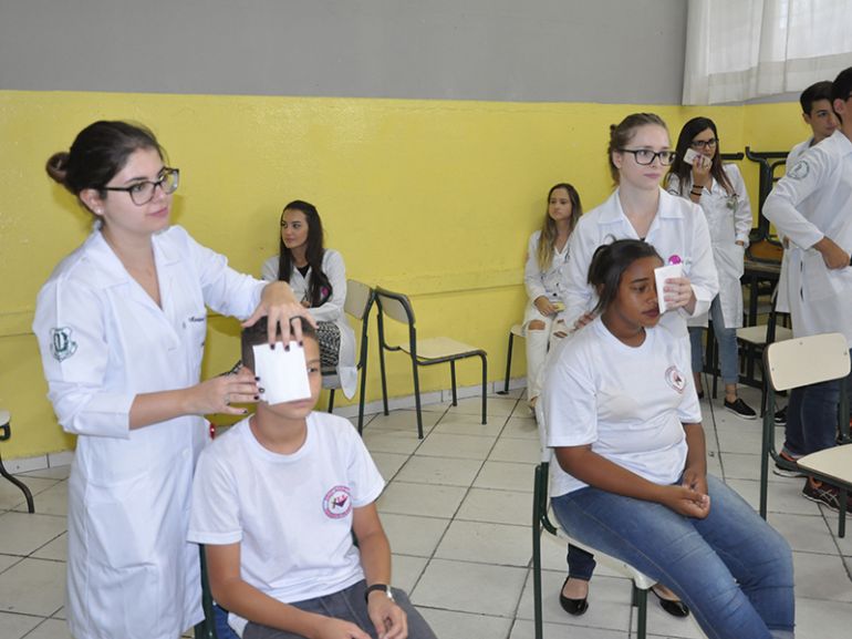 José Reis, São realizados dois exames; primeiro é um teste de daltonismo e o segundo acuidade visual