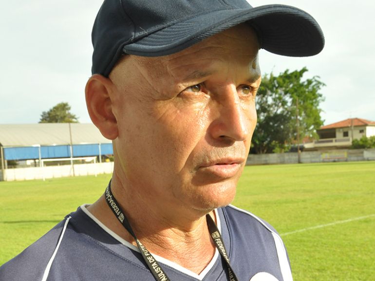 José Reis, Treinador comandou um treino com bola ontem do CT Flávio Araújo, no Jardim Everest