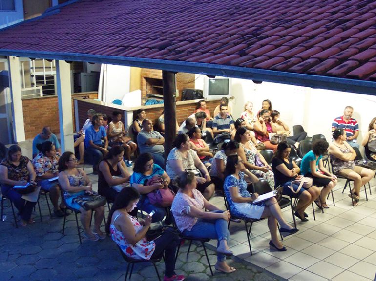 Itamar Batista/Sintrapp, Assembleia dos servidores foi realizada no fim da tarde de ontem, na sede do Sintrapp