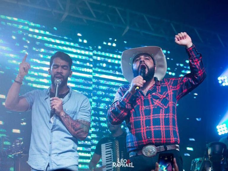 Divulgação | Dupla Léo & Raphael ficou conhecida com músicas que ganharam o gosto do povo: "Sai do Mato Veiaco" e "Tchau Brigado"