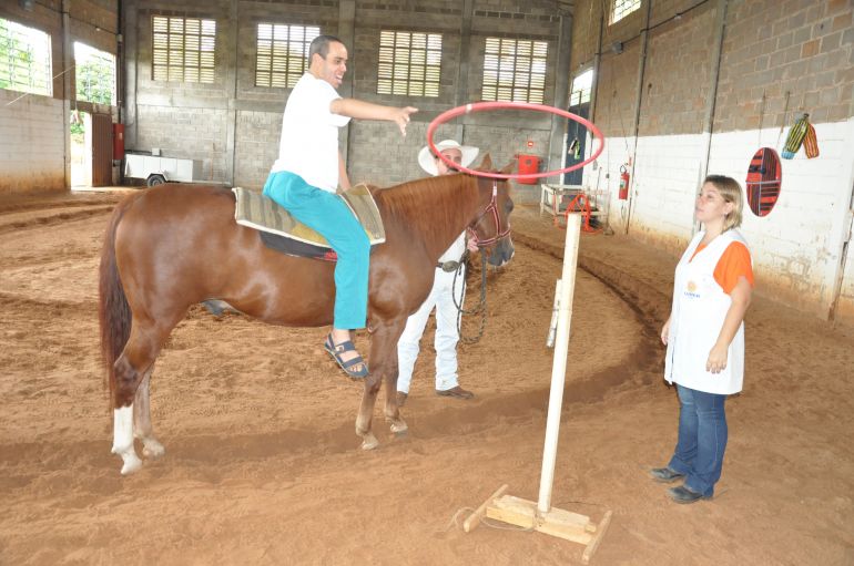 José Reis - Lumen oferece equoterapia como tratamento complementar; no país, são 156 mil novos casos por ano